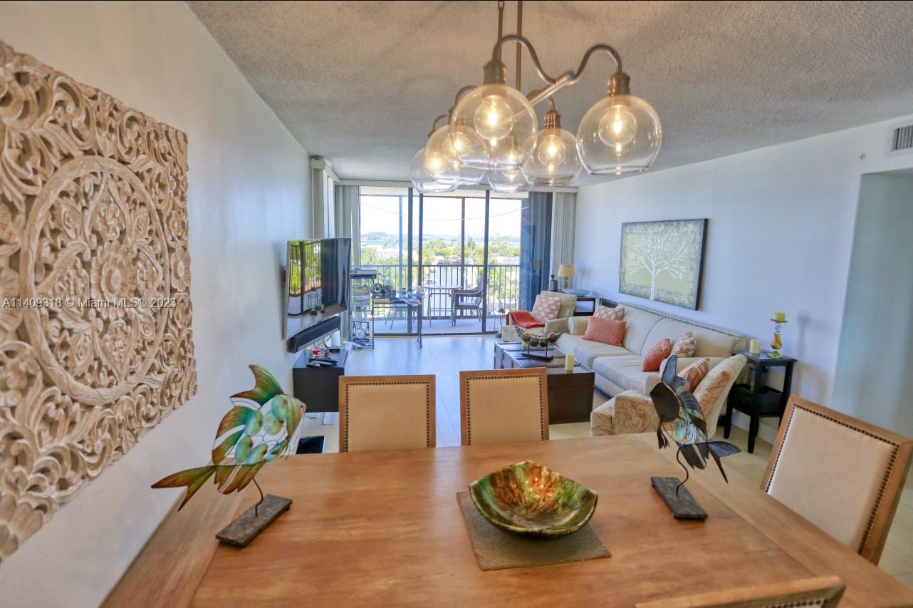 2500 NE 135th St # C701