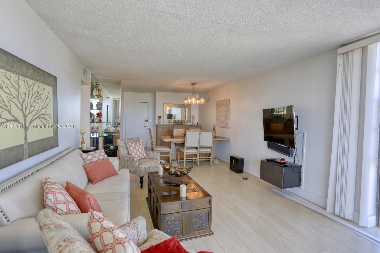 2500 NE 135th St # C701