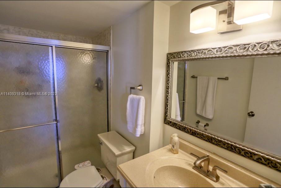 2500 NE 135th St # C701