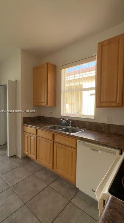 3755 NE 10th Ct # 3755