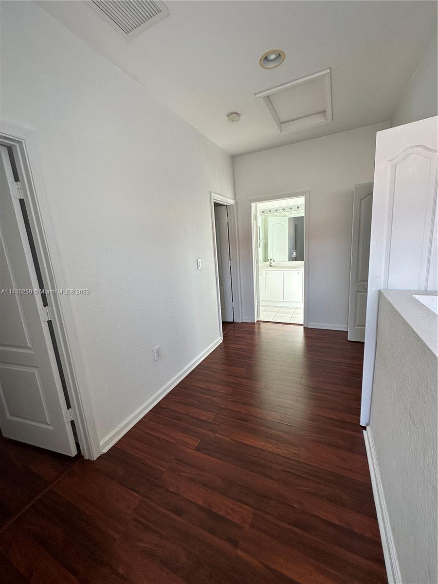 3755 NE 10th Ct # 3755