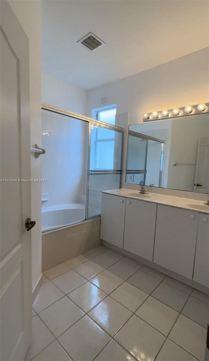 3755 NE 10th Ct # 3755