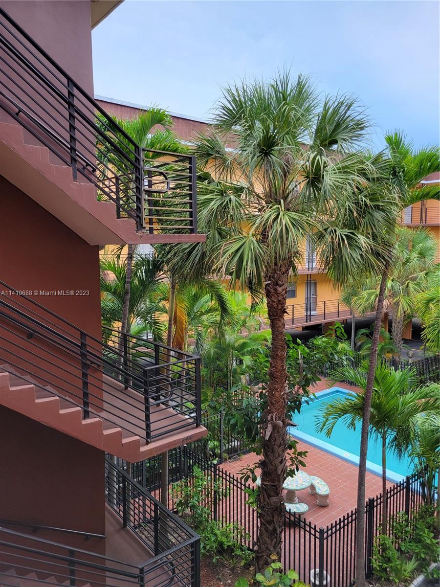 365 NE 125th St Unit: 307