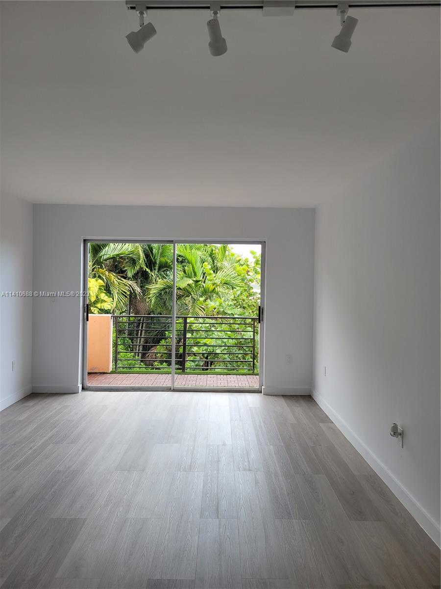 365 NE 125th St Unit: 307