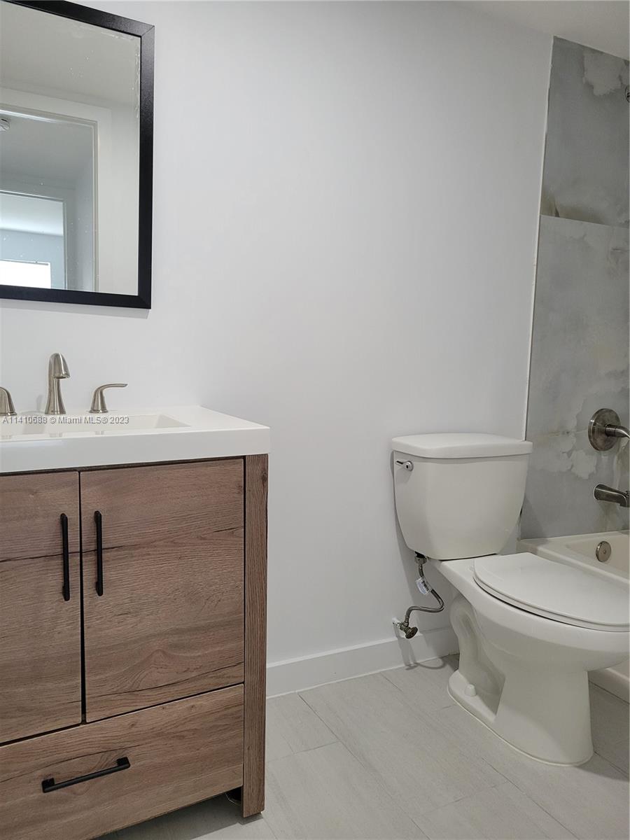365 NE 125th St Unit: 307
