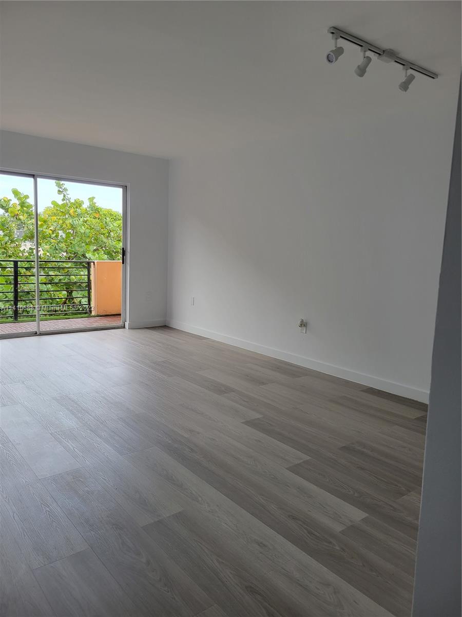 365 NE 125th St Unit: 307