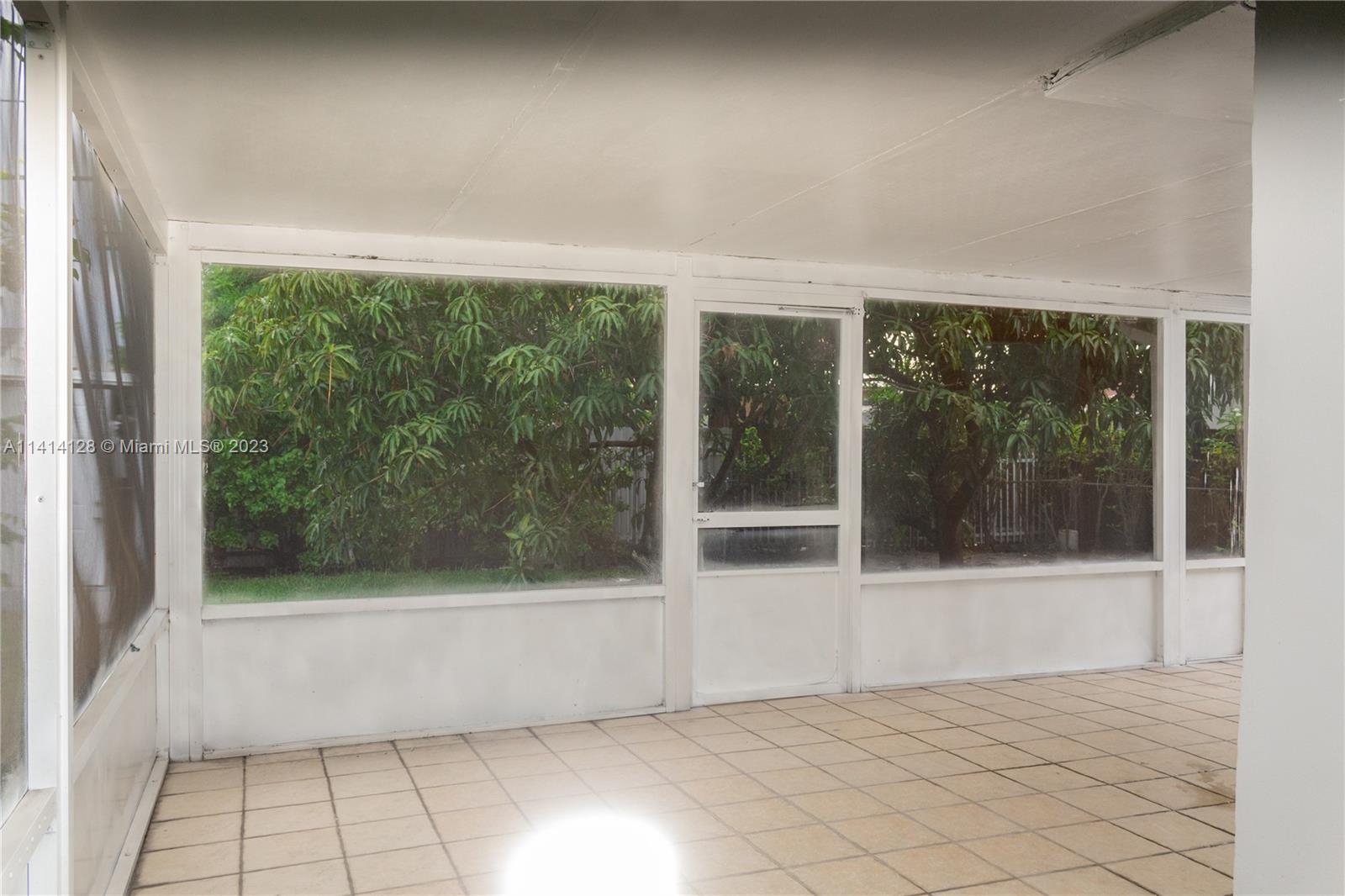 1420 E 10th Ave