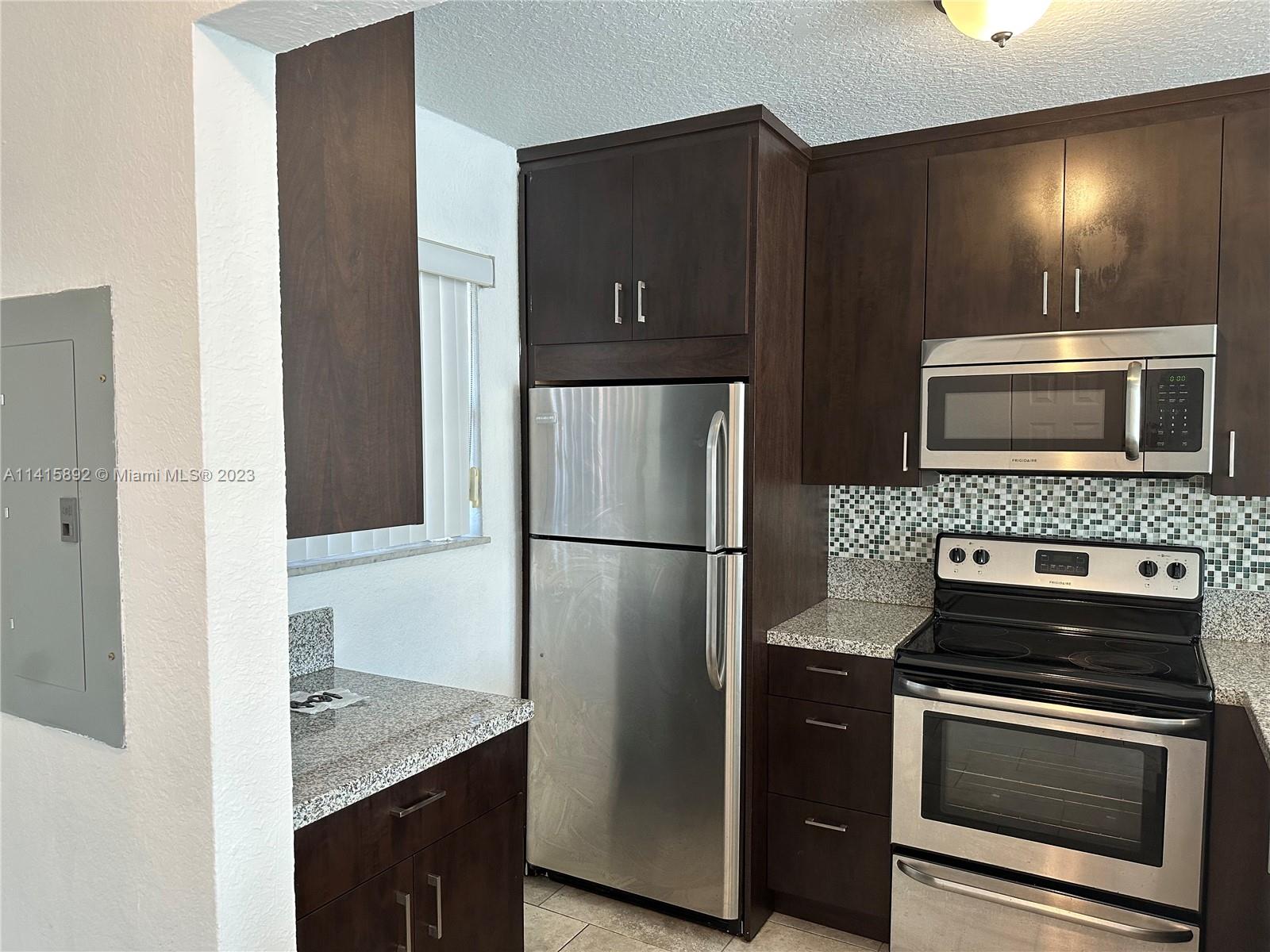 365 NE 125th St # 401