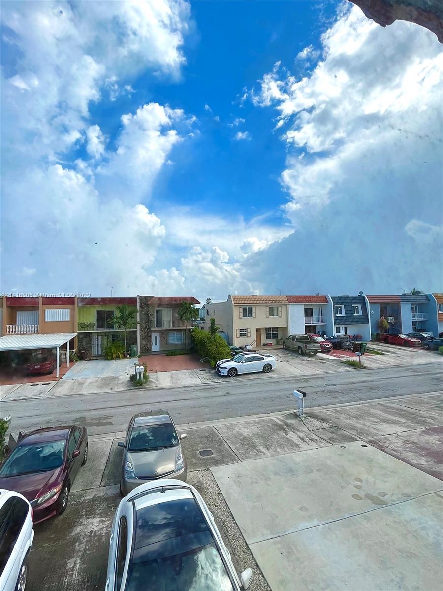 857 W 79th Pl