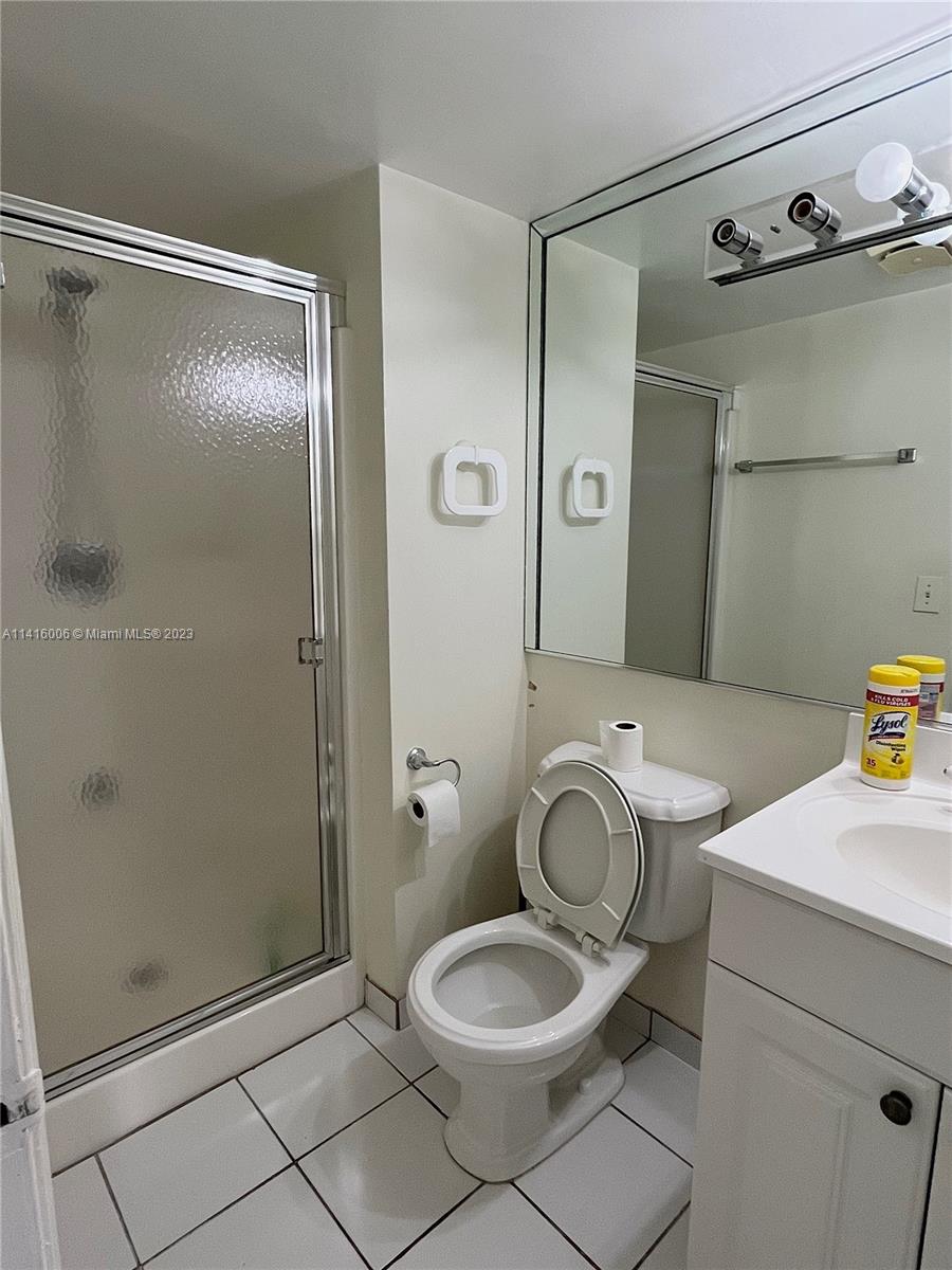 857 W 79th Pl