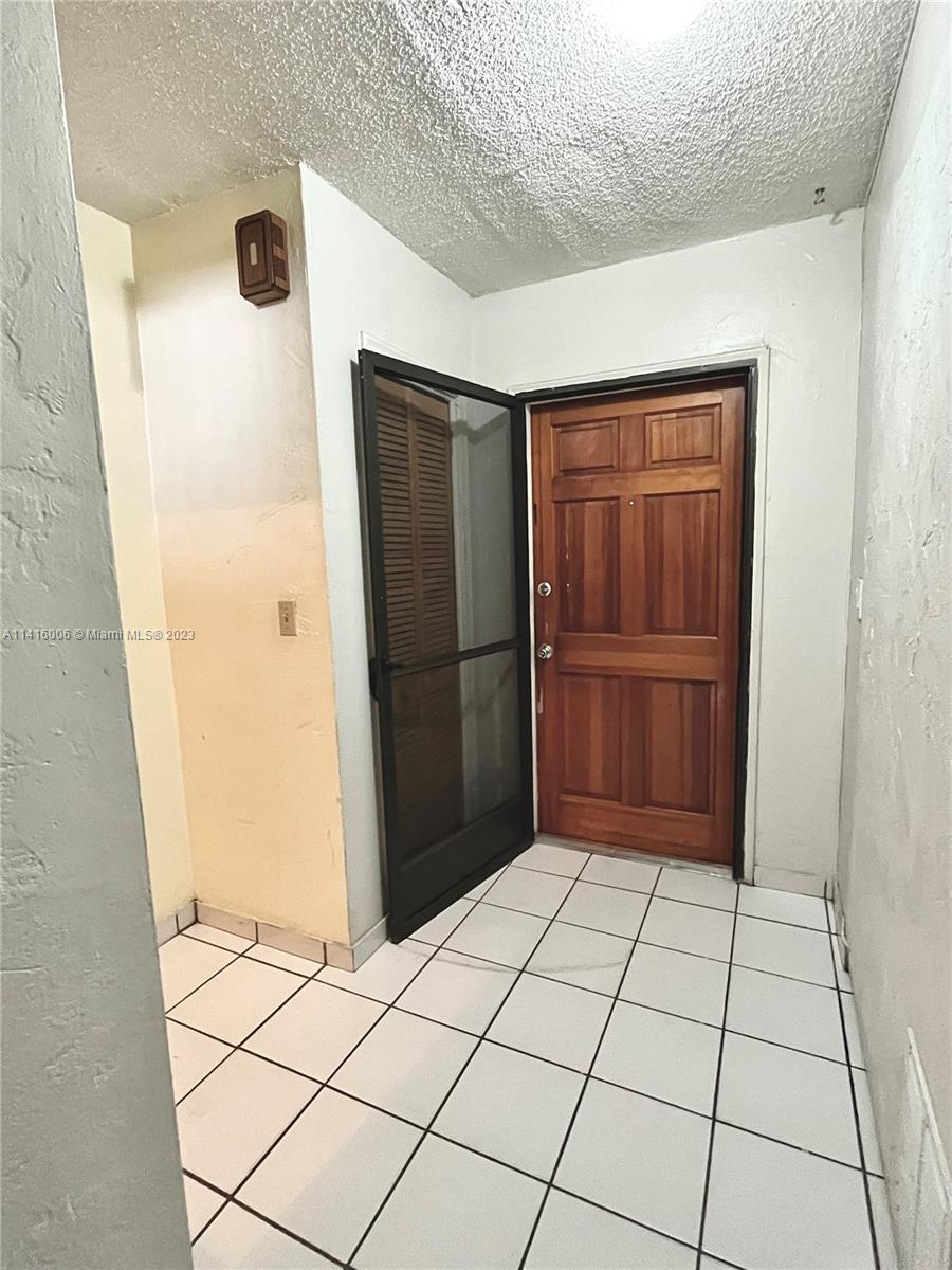 857 W 79th Pl