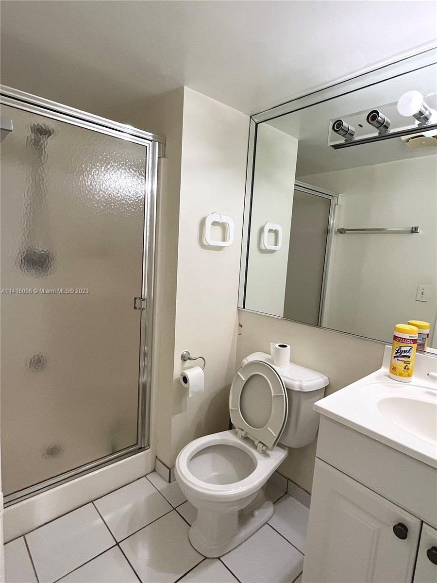 857 W 79th Pl