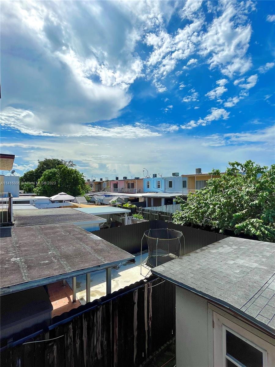 857 W 79th Pl