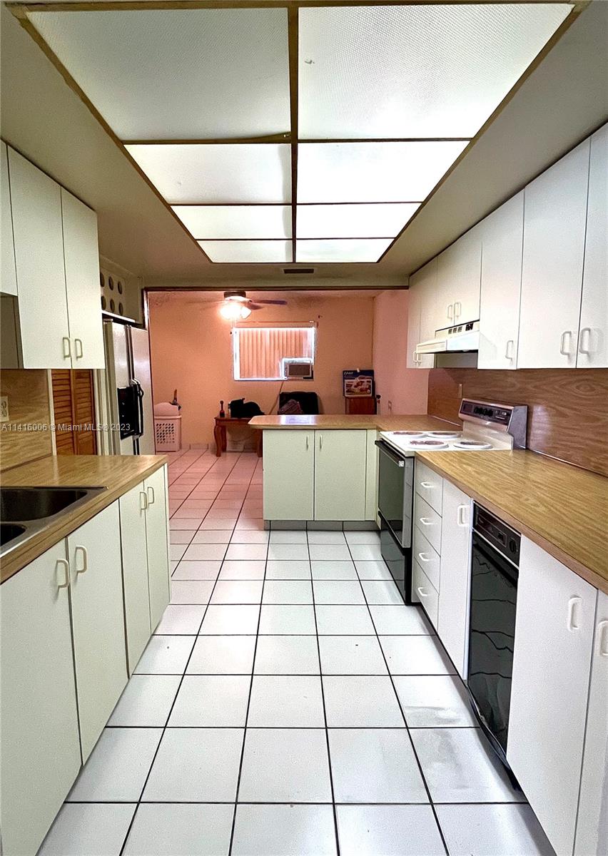 857 W 79th Pl