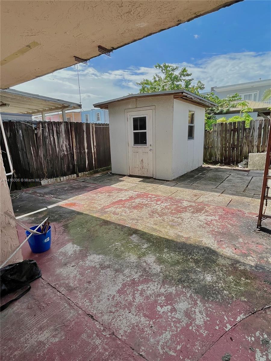 857 W 79th Pl