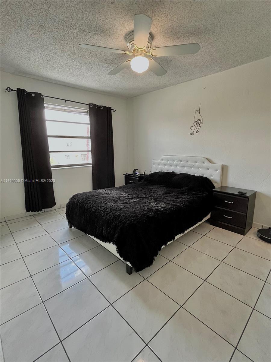 857 W 79th Pl