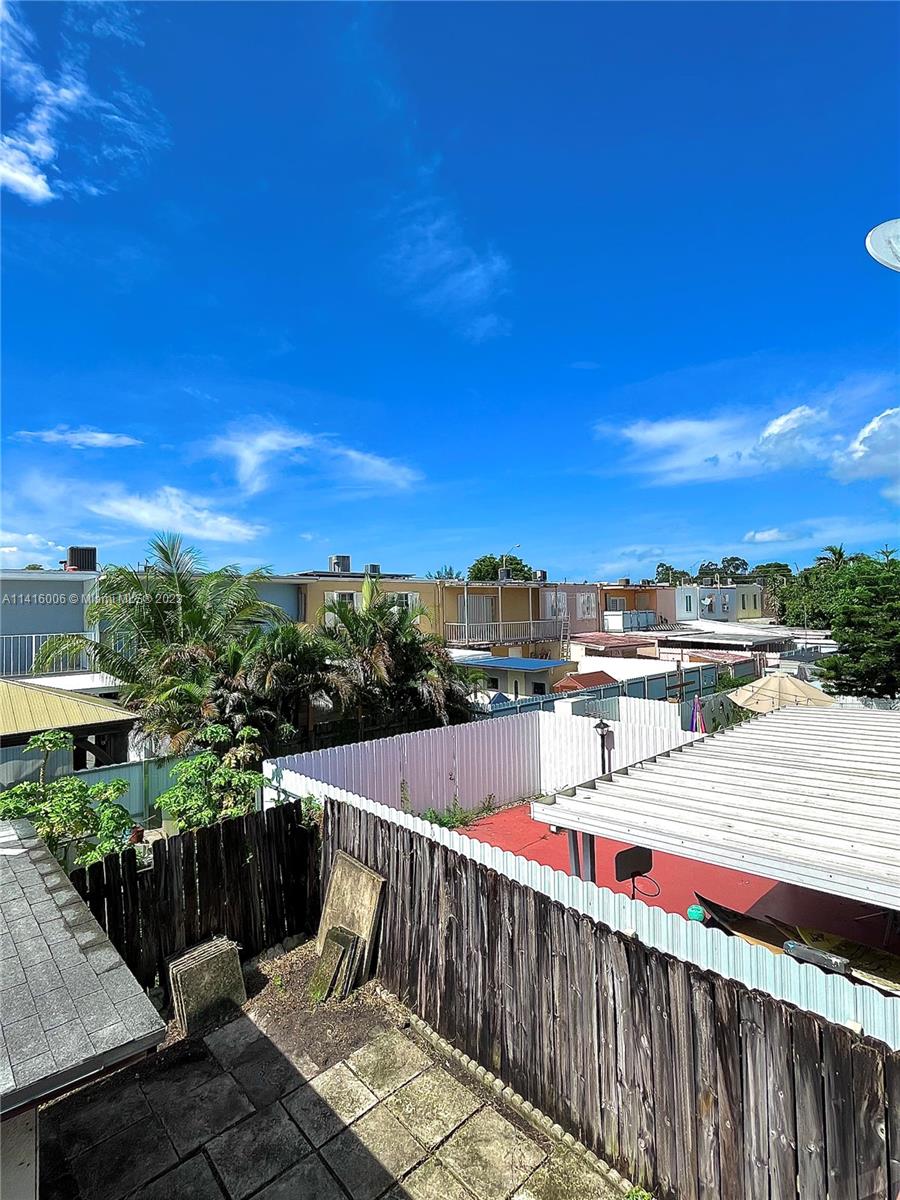 857 W 79th Pl