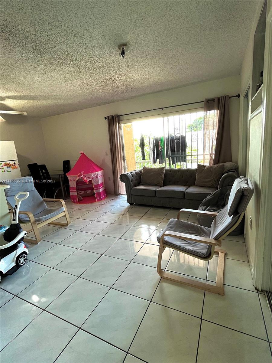 857 W 79th Pl