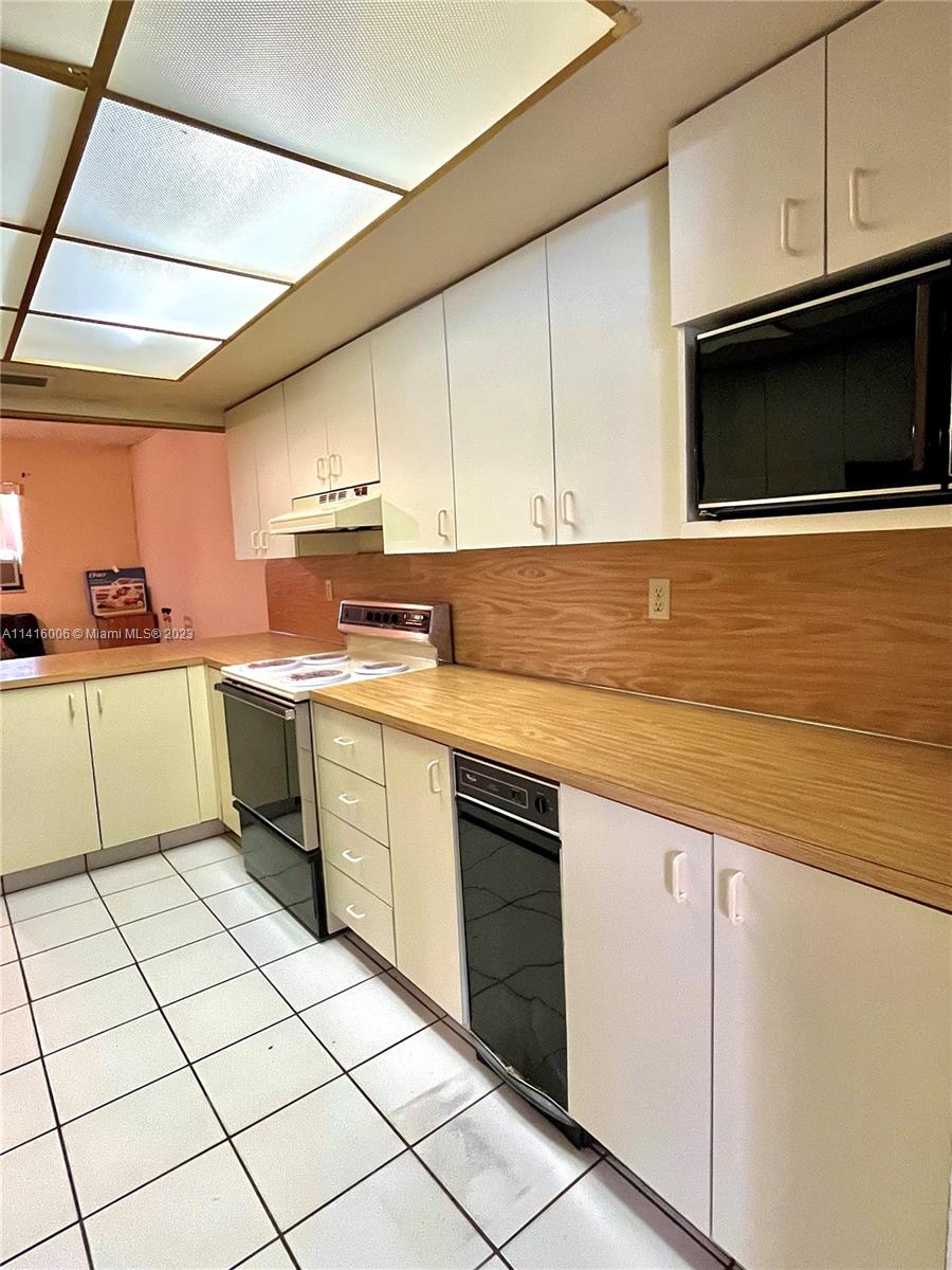 857 W 79th Pl