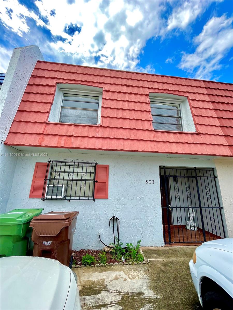 857 W 79th Pl