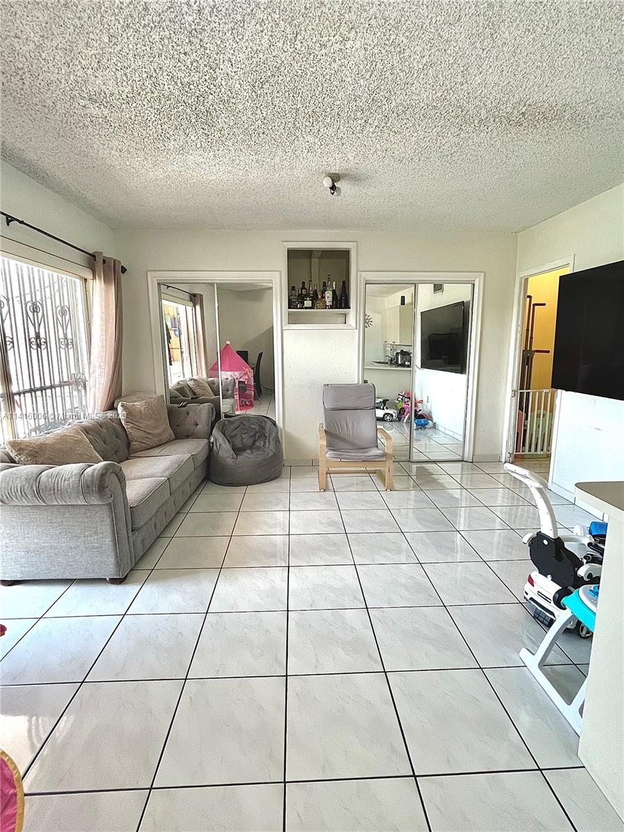 857 W 79th Pl