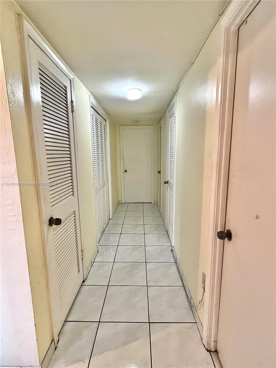 857 W 79th Pl