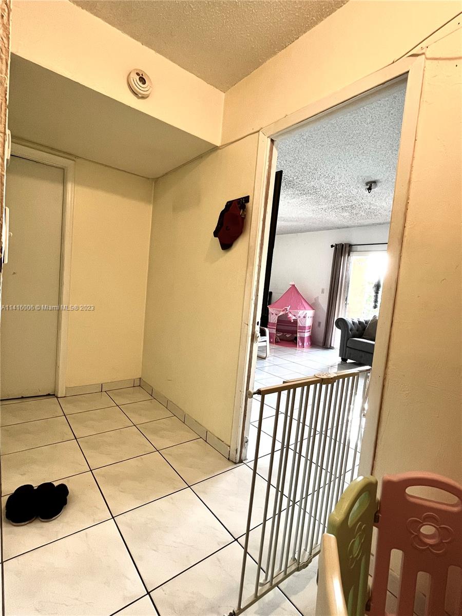 857 W 79th Pl