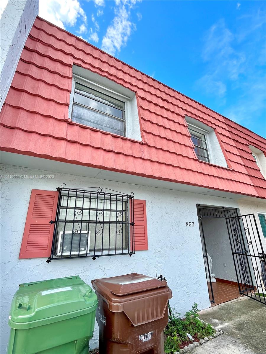 857 W 79th Pl