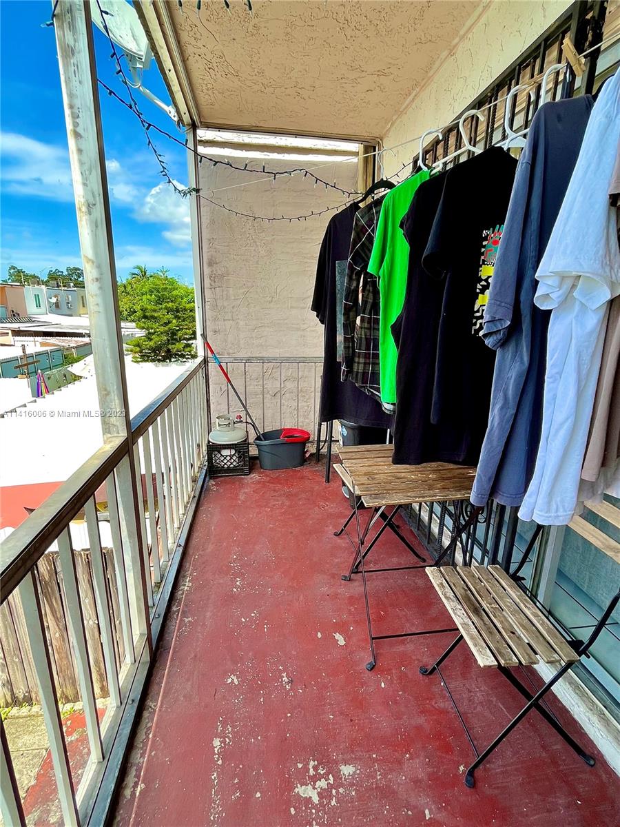 857 W 79th Pl