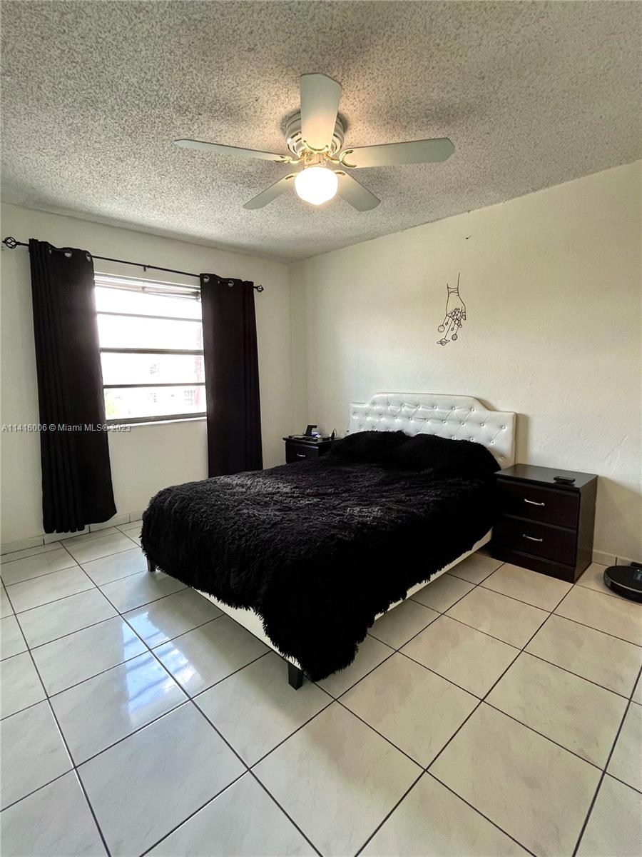 857 W 79th Pl