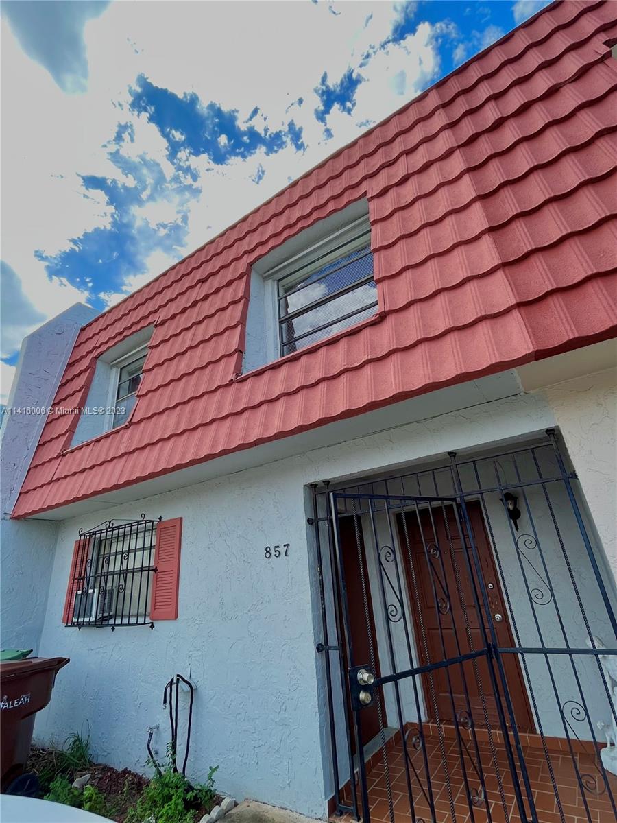857 W 79th Pl