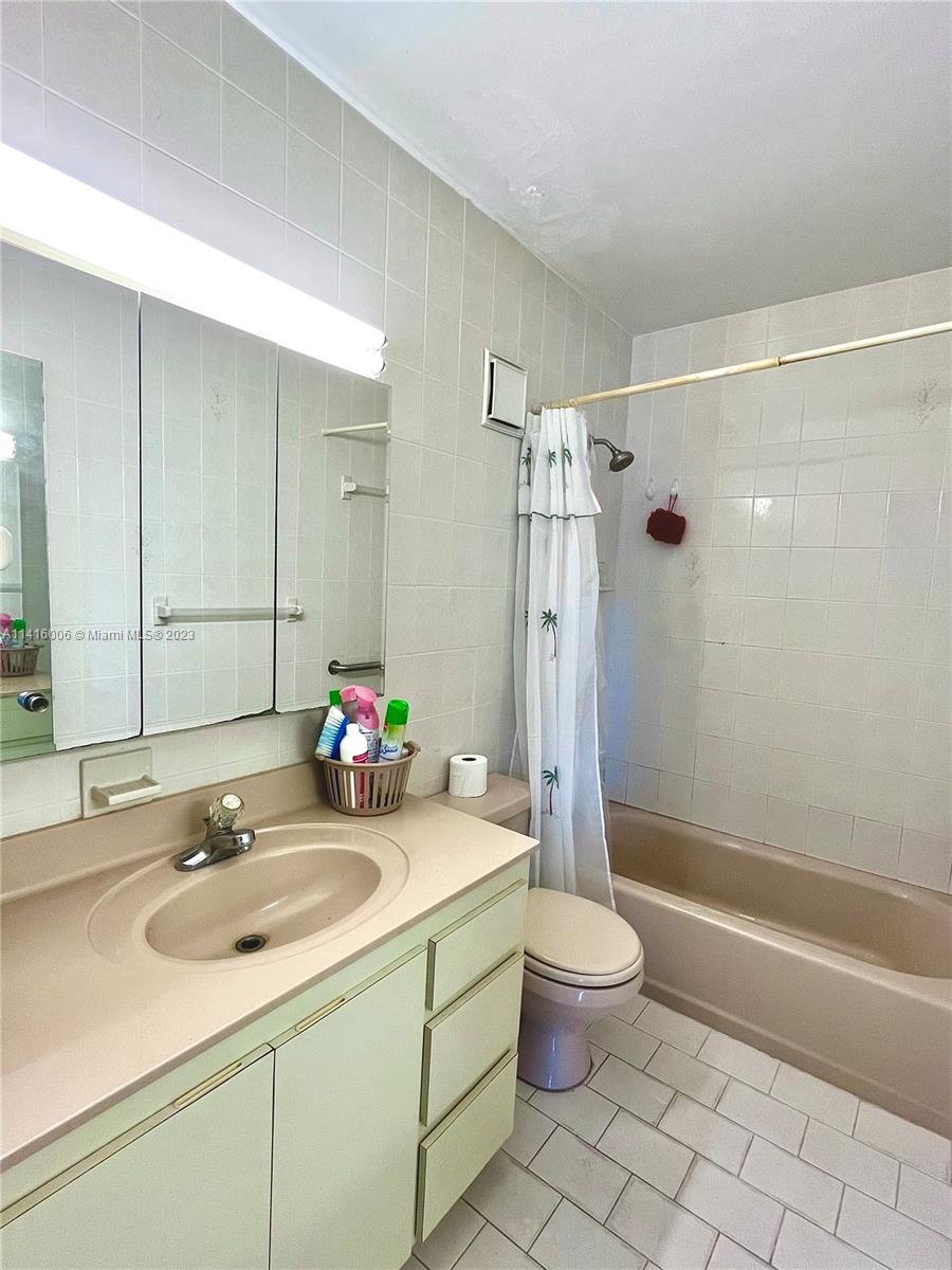857 W 79th Pl
