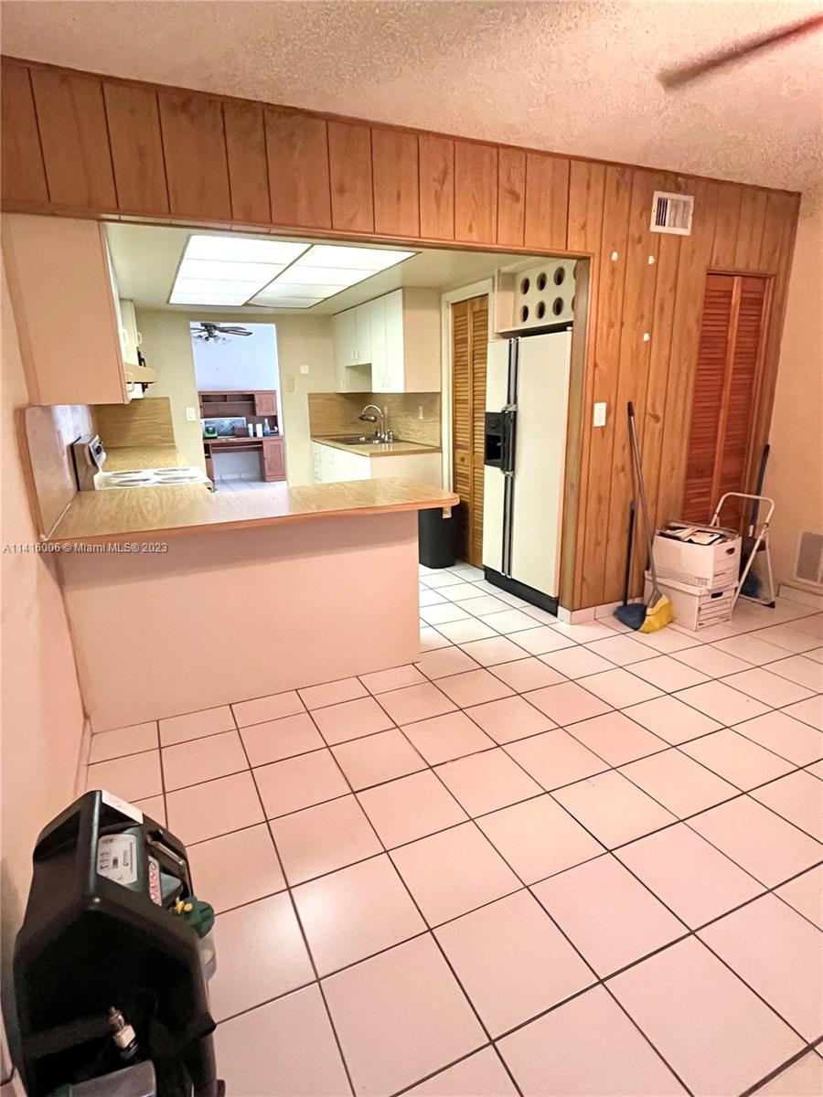 857 W 79th Pl