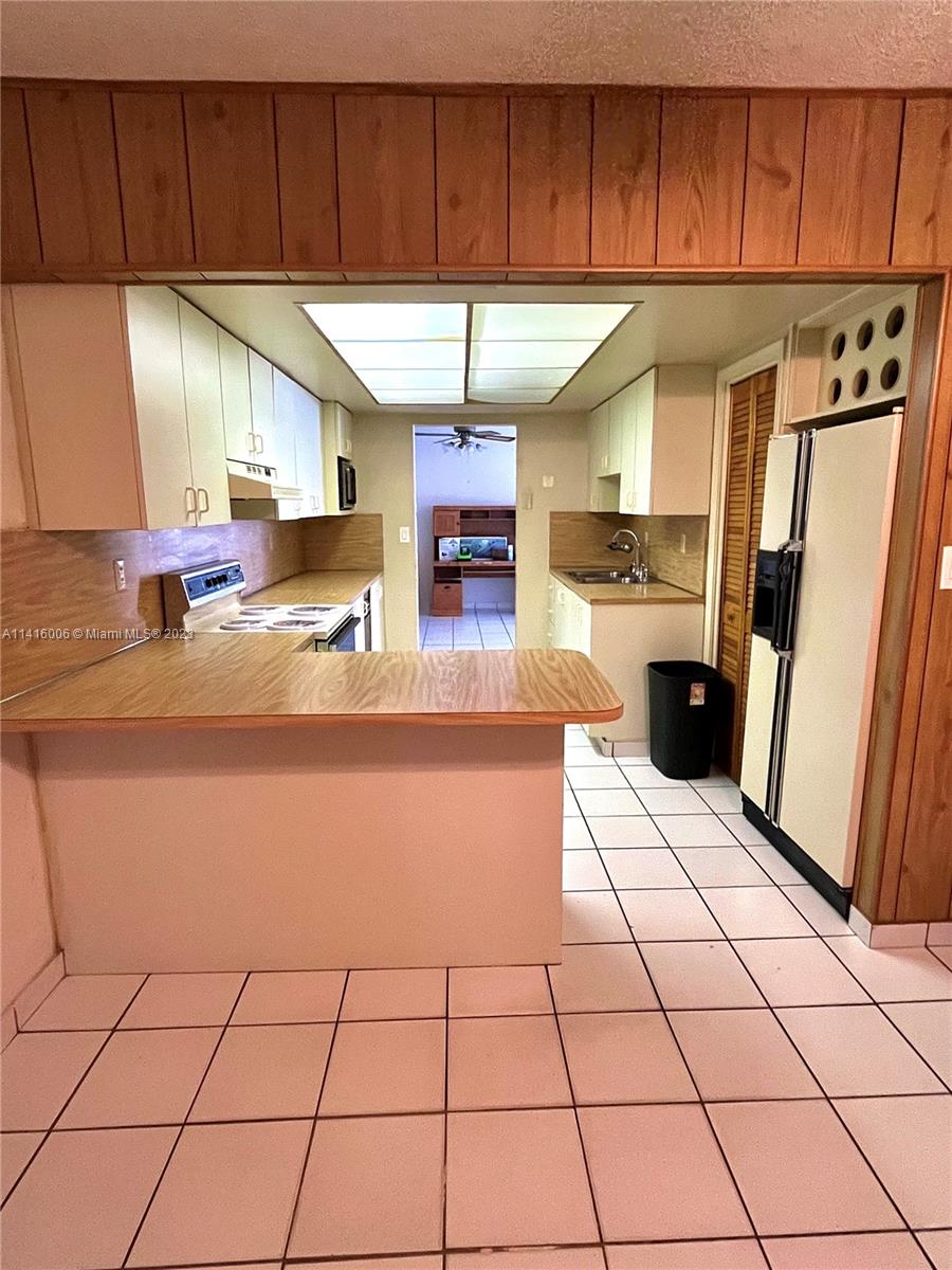 857 W 79th Pl