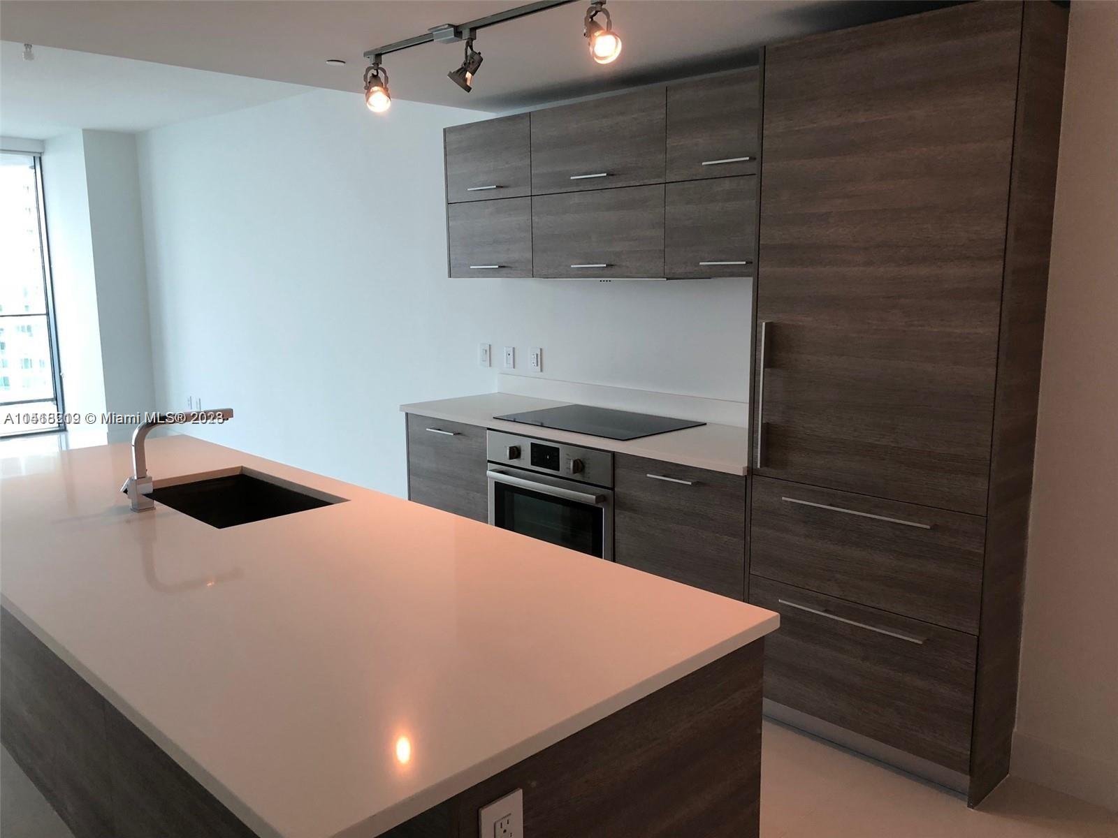 650 NE 32 St # 3605
