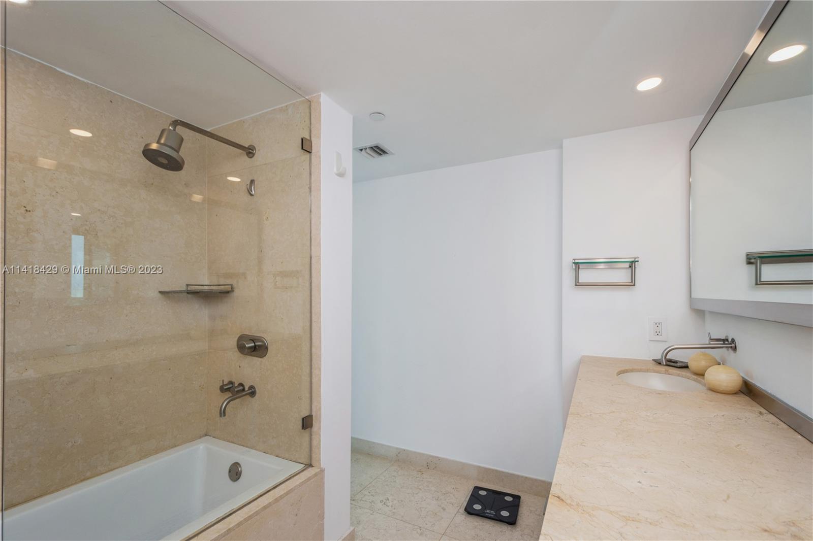 2101 Brickell Ave Unit: 2106/2107
