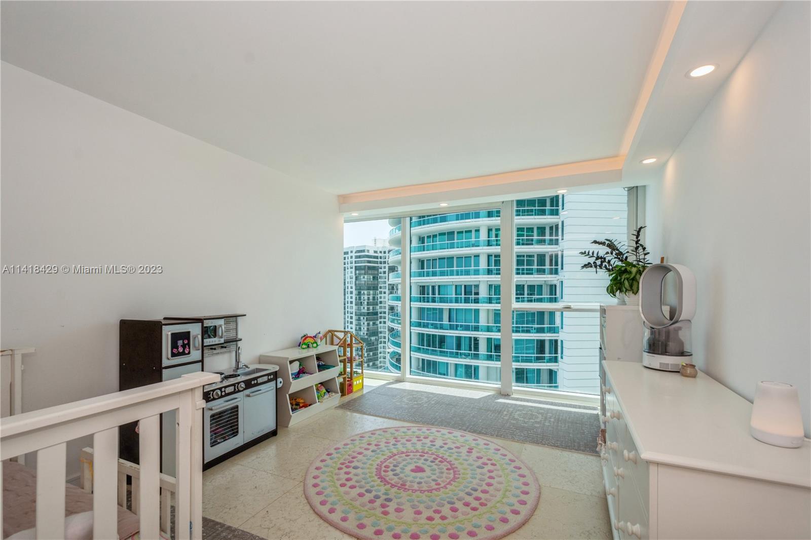 2101 Brickell Ave Unit: 2106/2107