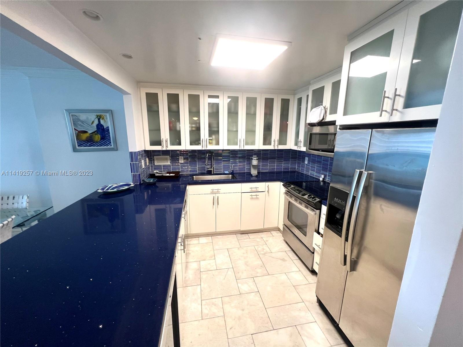 2301 Collins Ave # 1015