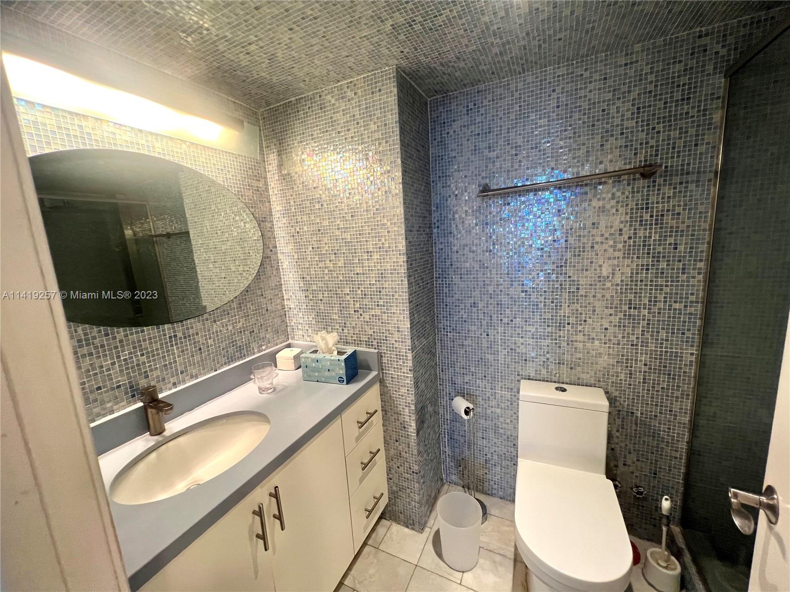 2301 Collins Ave # 1015
