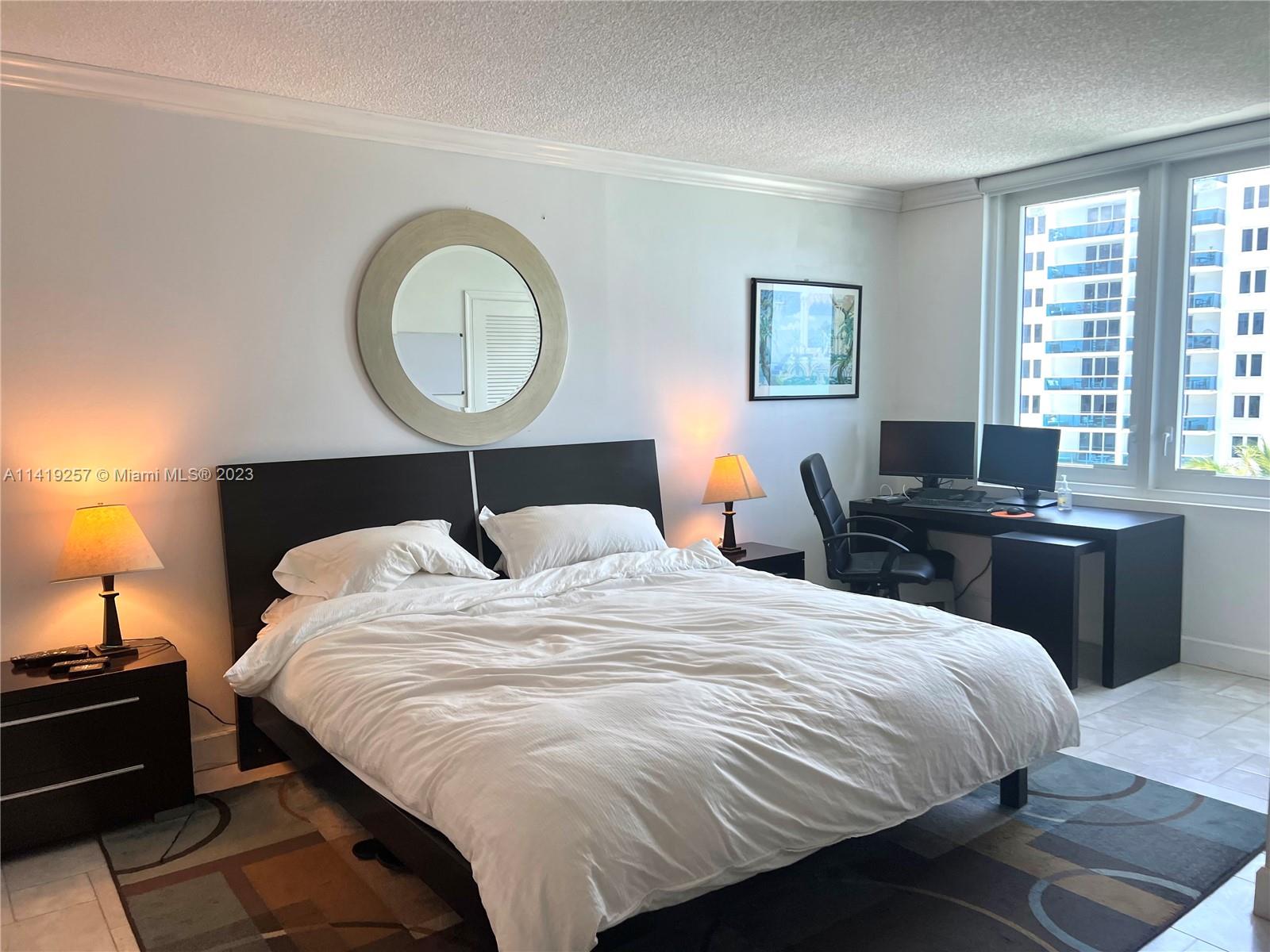 2301 Collins Ave # 1015