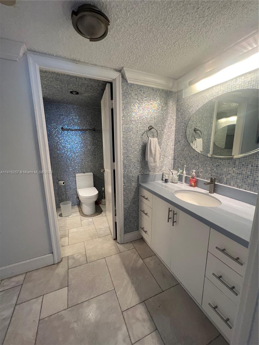 2301 Collins Ave # 1015