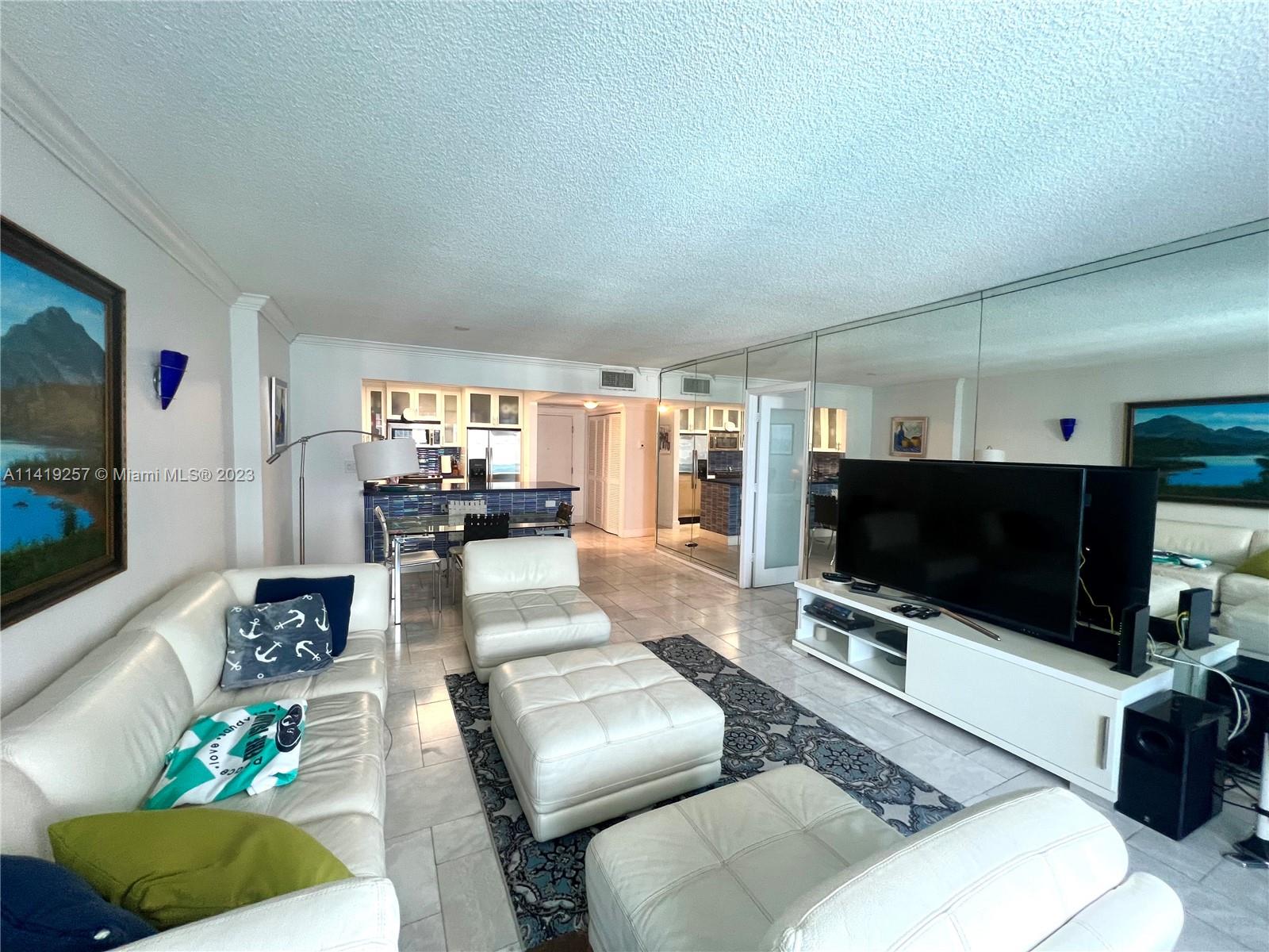 2301 Collins Ave # 1015