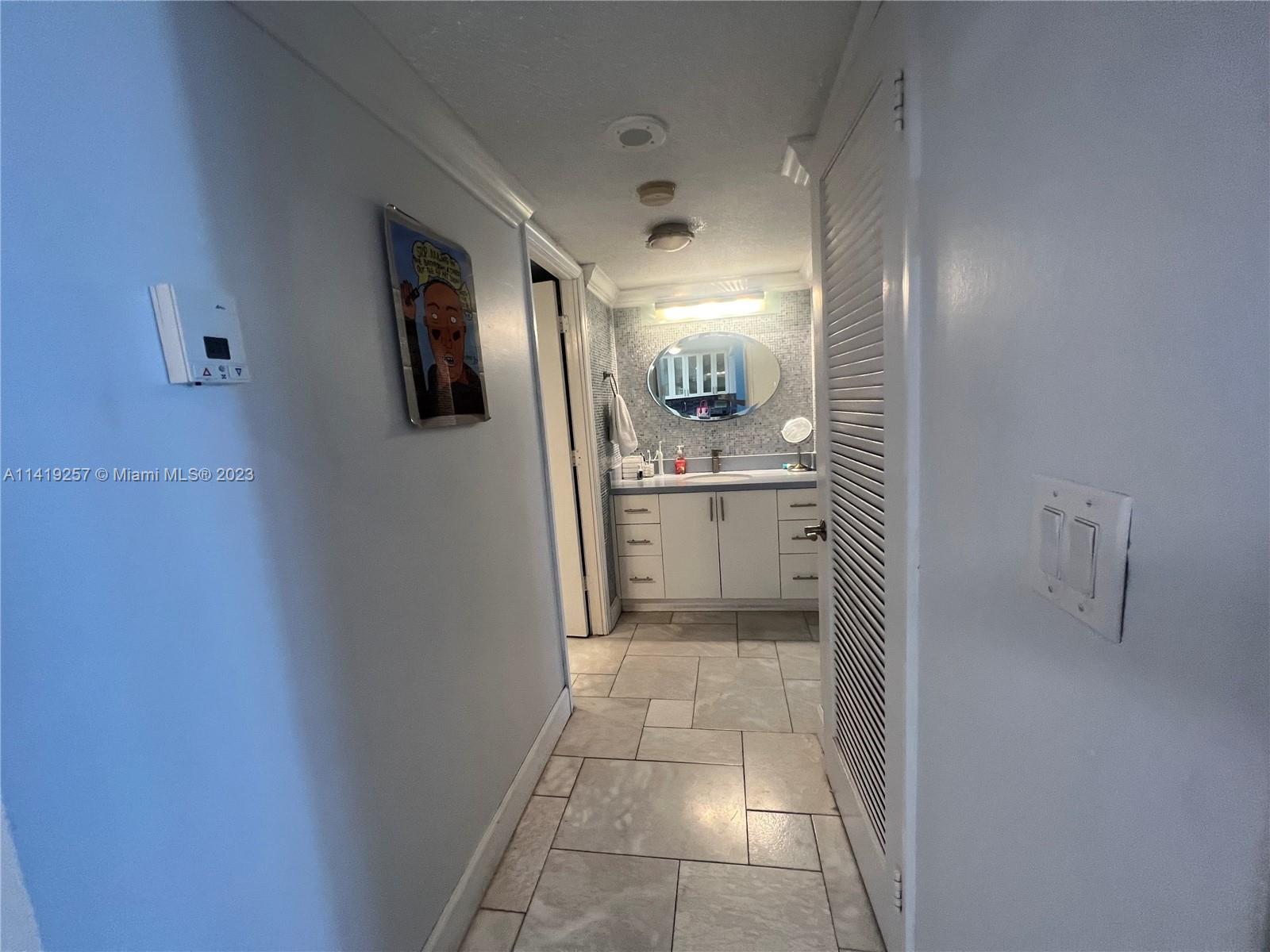2301 Collins Ave # 1015