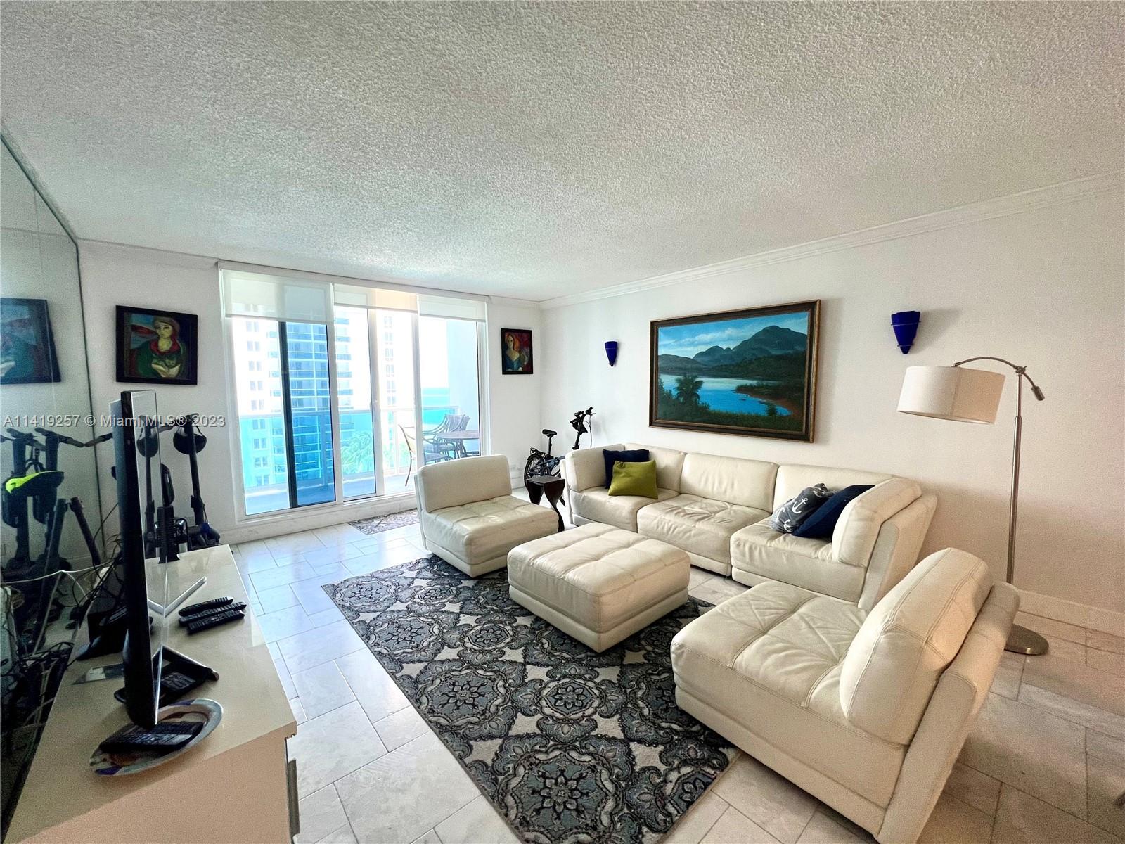 2301 Collins Ave # 1015