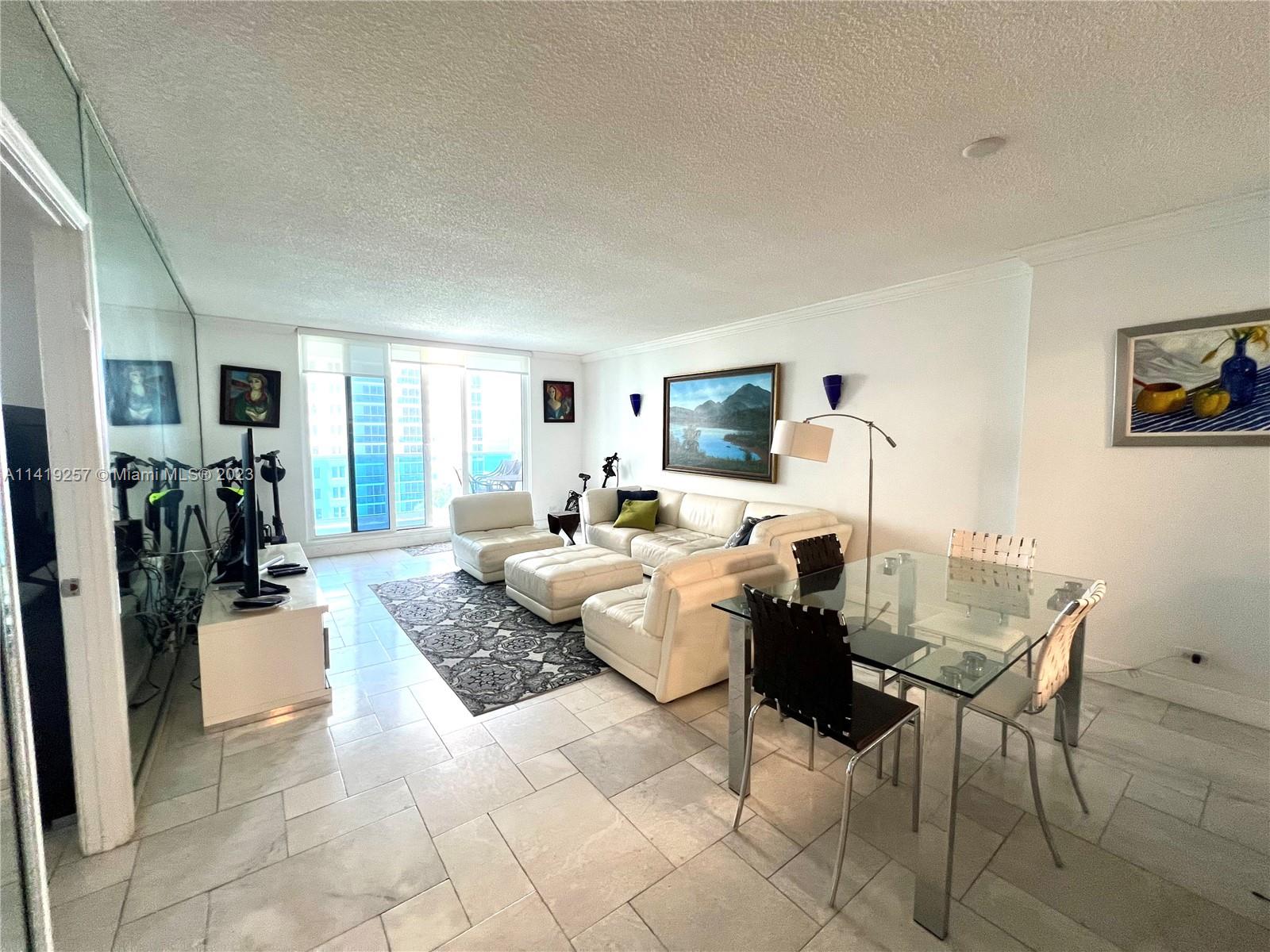 2301 Collins Ave # 1015