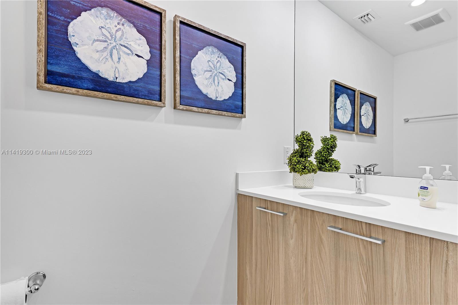 501 NE 31st St # 1607