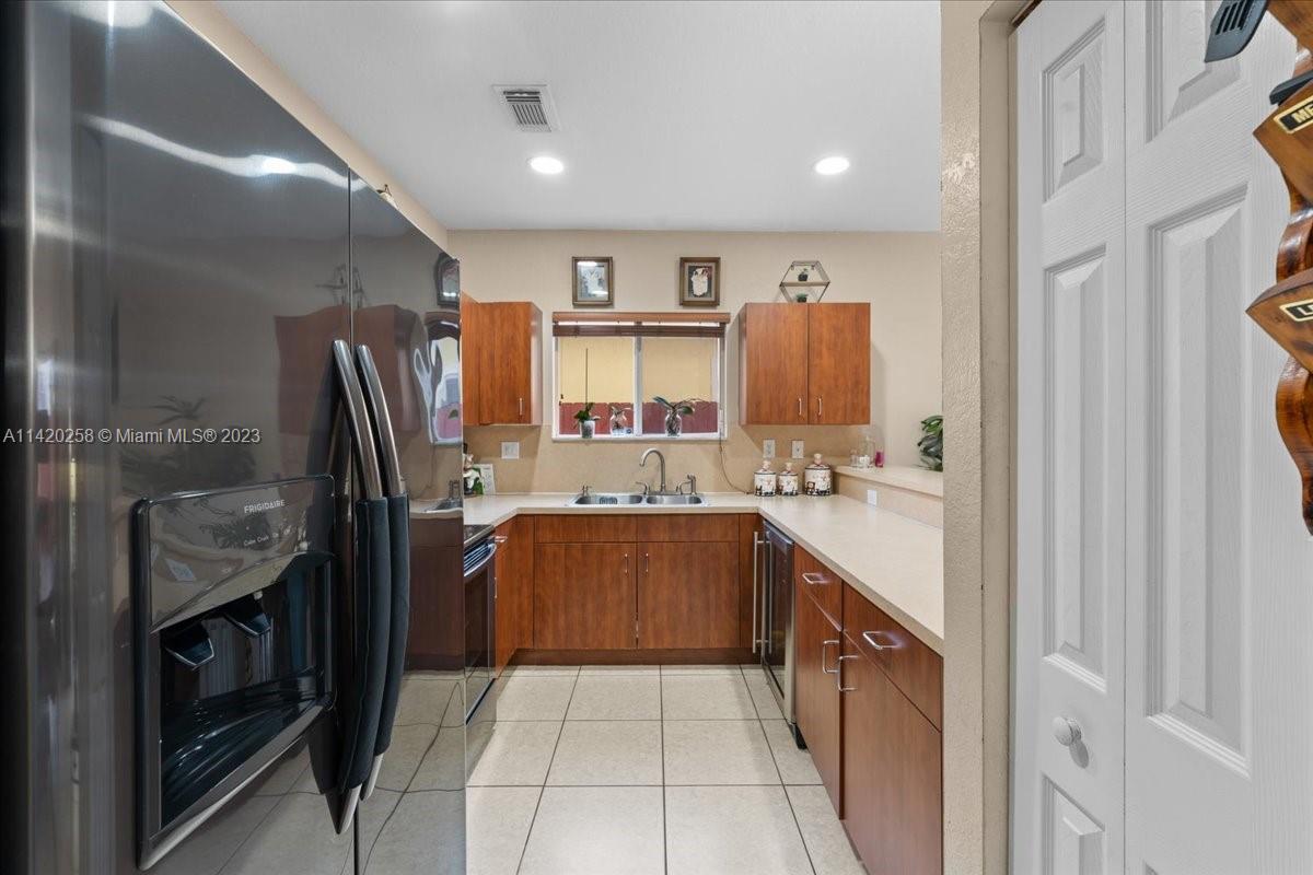 384 NE 34th Ter