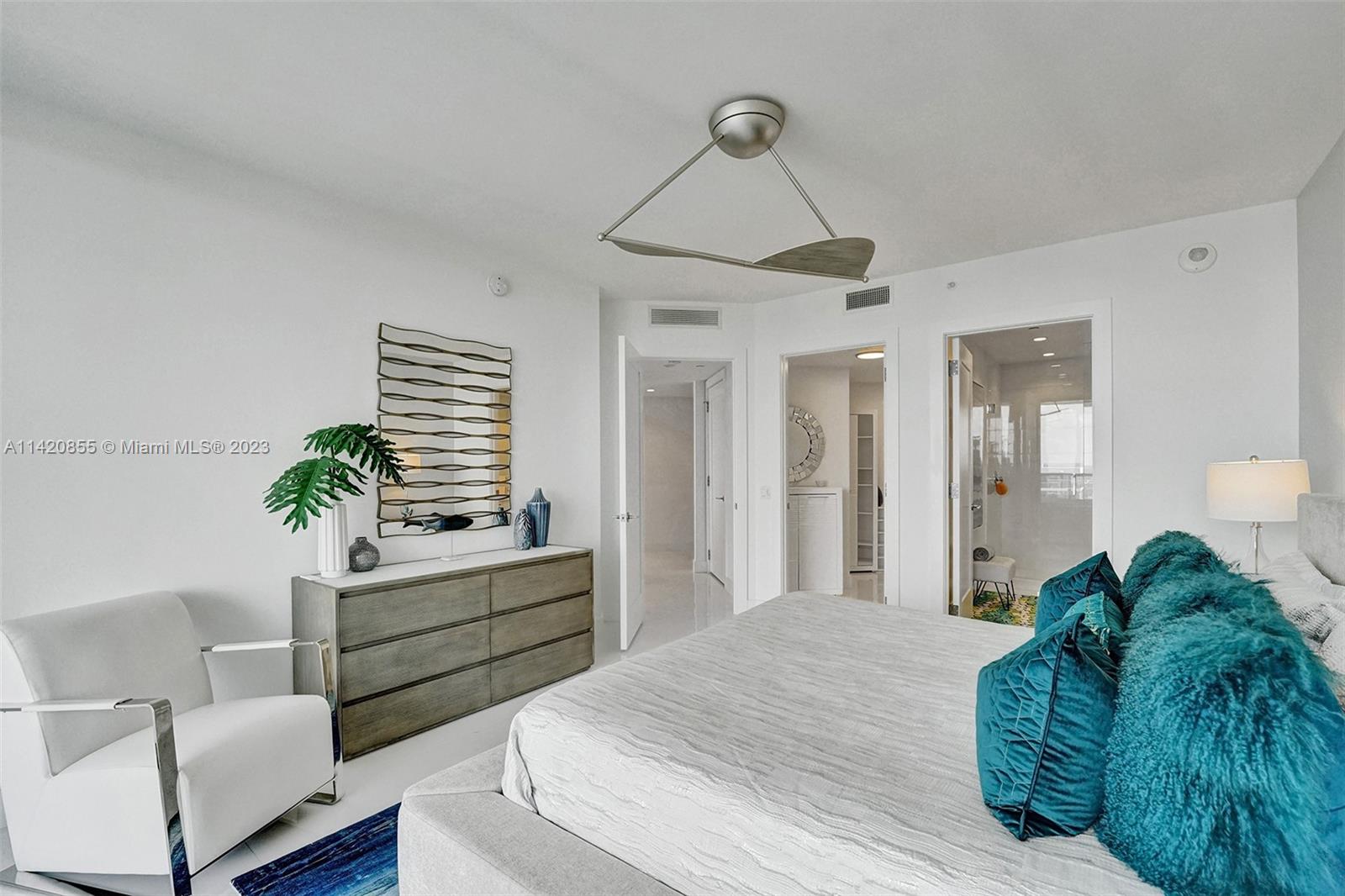 100 E Las Olas Blvd # 3703