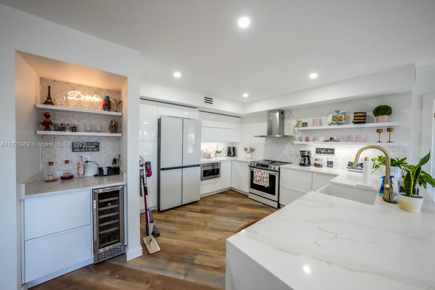 200 Diplomat Pkwy # 820