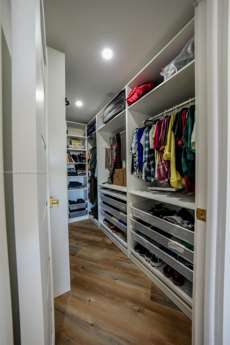 200 Diplomat Pkwy # 820